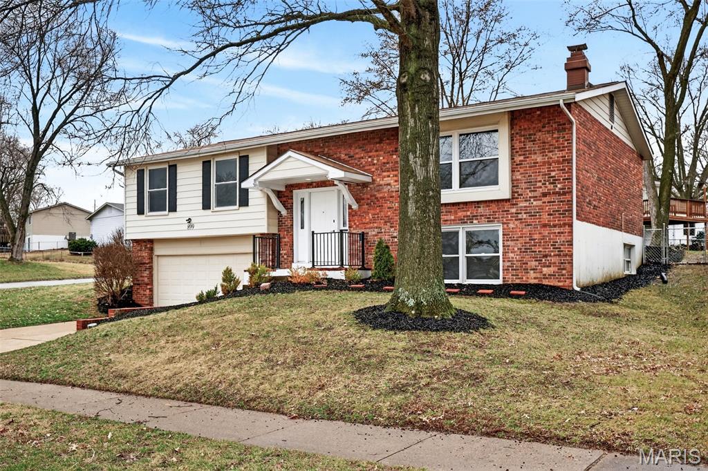 899 Oklahoma Avenue Ballwin, MO 63021 - Photo 3 of 51