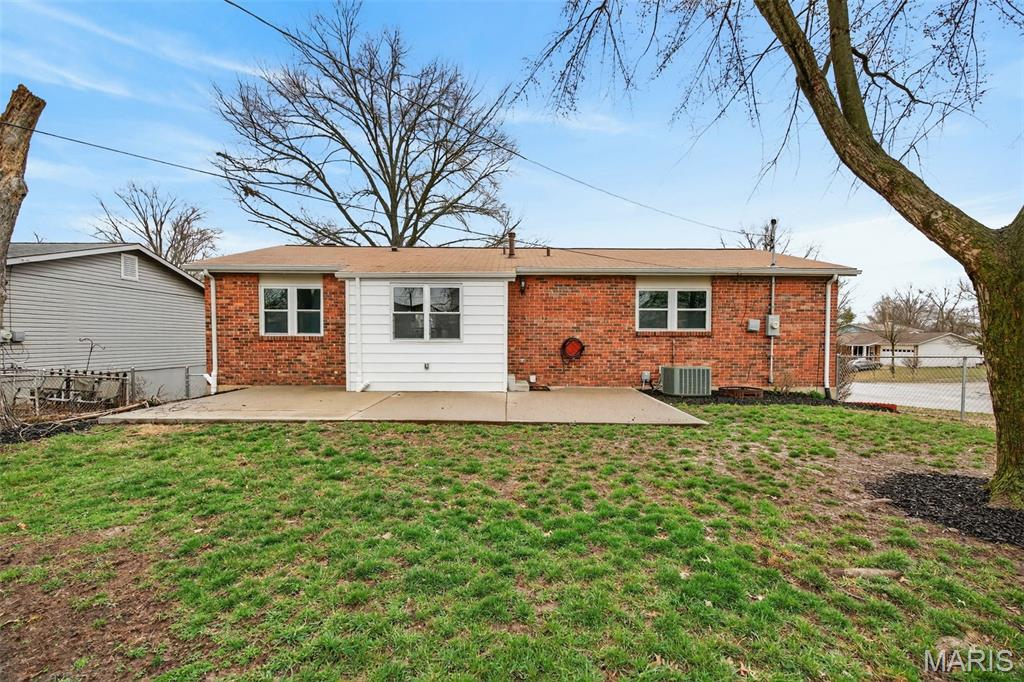 899 Oklahoma Avenue Ballwin, MO 63021 - Photo 7 of 51