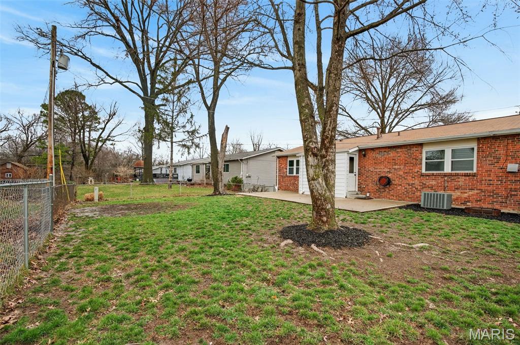 899 Oklahoma Avenue Ballwin, MO 63021 - Photo 8 of 51