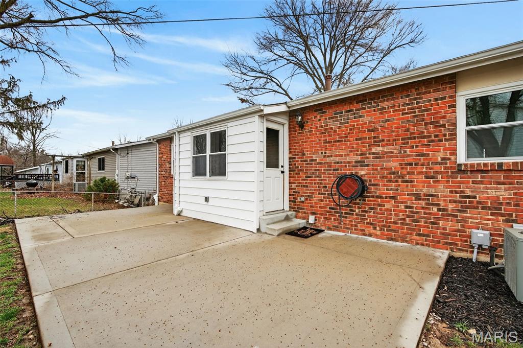 899 Oklahoma Avenue Ballwin, MO 63021 - Photo 9 of 51