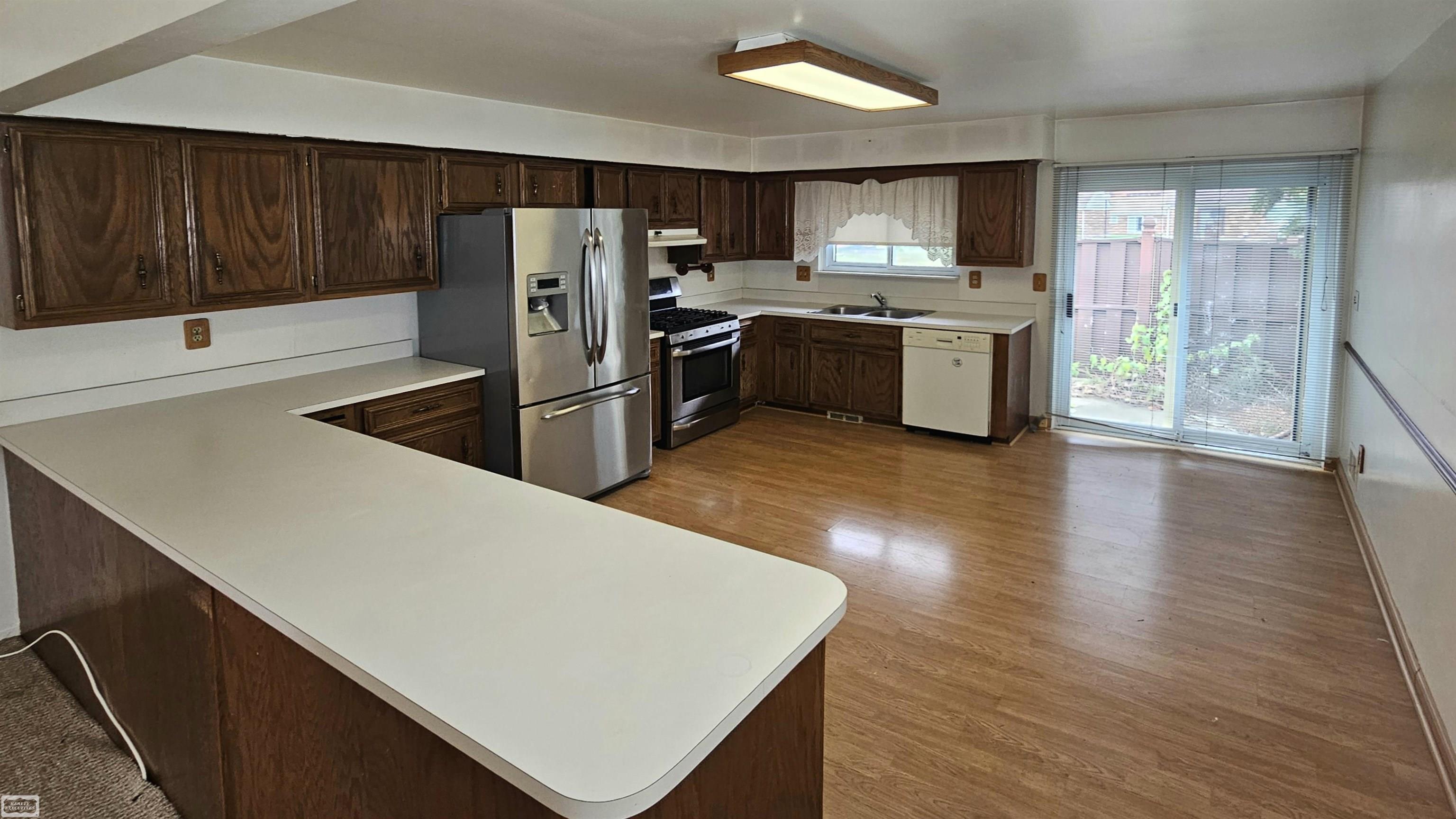 8744 Phoenix Court Warren, MI 48093 - Photo 4 of 21