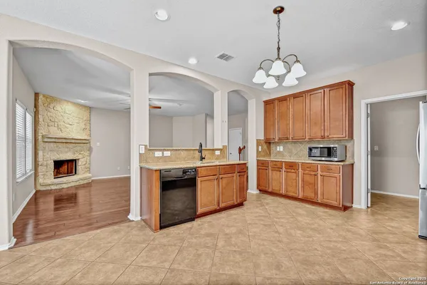 $2,400 | 9211 Rainbow Creek, San Antonio, TX 78245