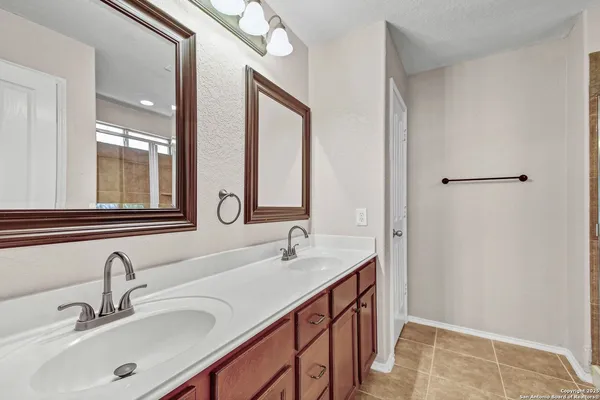 $2,400 | 9211 Rainbow Creek, San Antonio, TX 78245