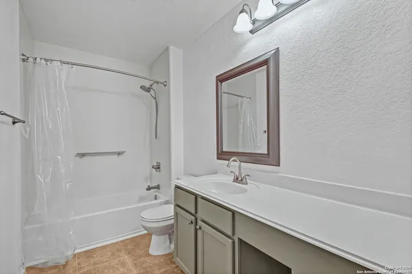 $2,400 | 9211 Rainbow Creek, San Antonio, TX 78245