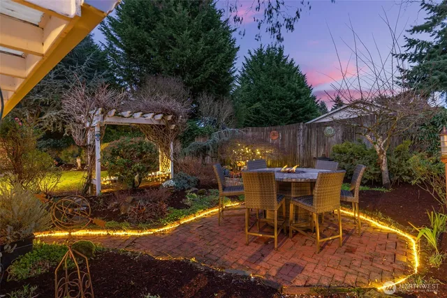 a view of a backyard with table and chairs with wooden floor and fence