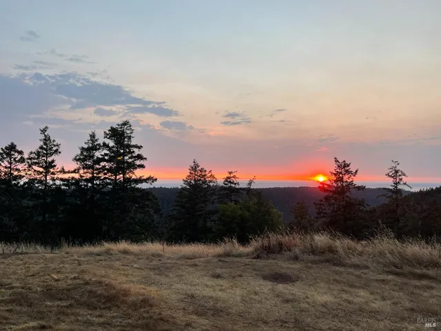 $10,000,000 | 31010 Stewarts Point-skaggs Springs Road, Annapolis, CA 95412