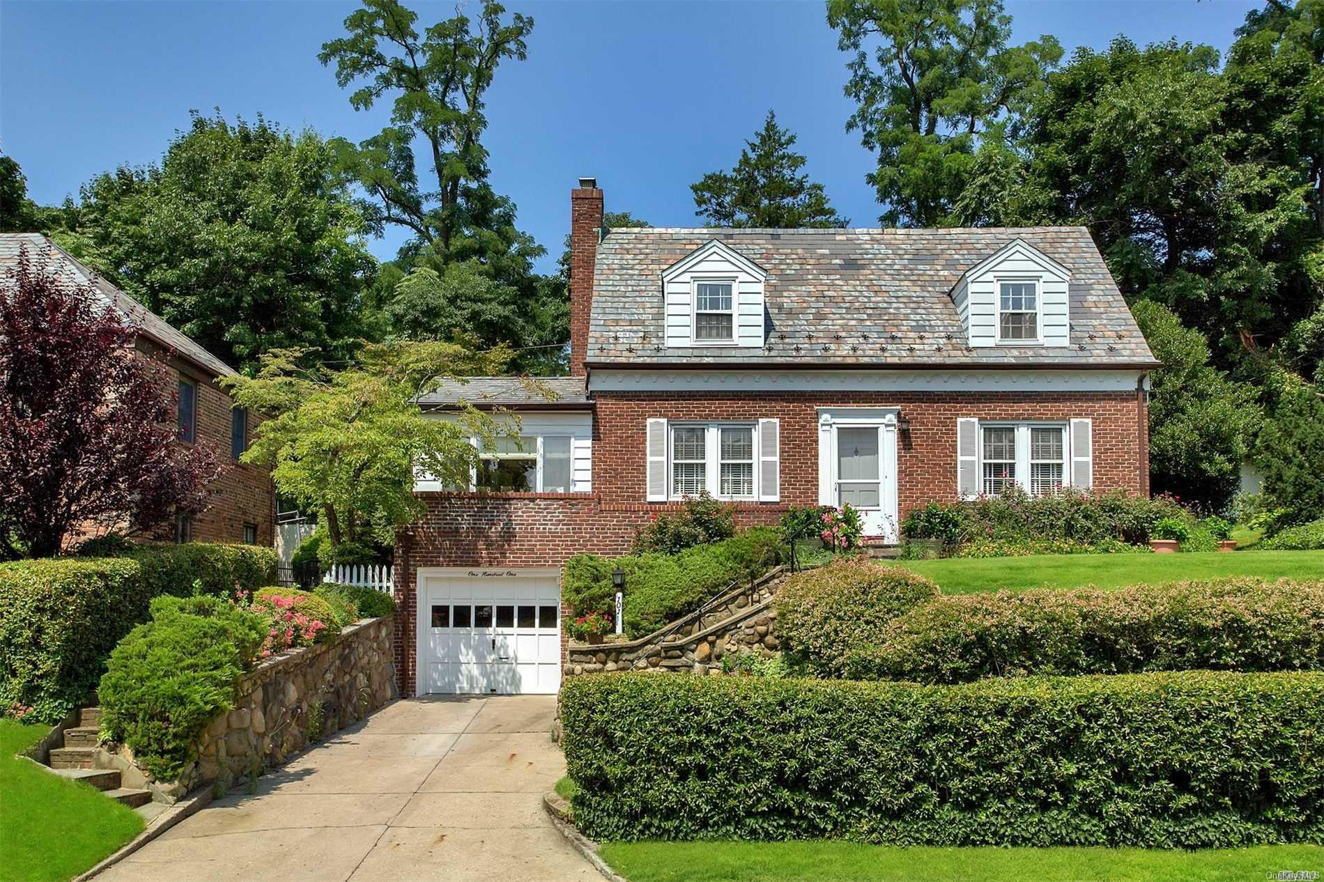 101 Shoreview Road Manhasset, NY 11030 - Photo 1 of 1