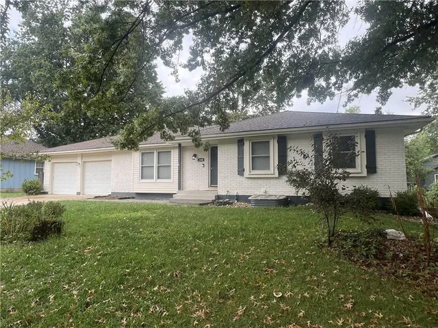 $347,900 | 200 Southeast Wingate Street, Lee's Summit, MO 64063