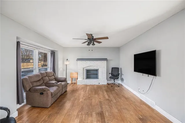 $347,900 | 200 Southeast Wingate Street, Lee's Summit, MO 64063