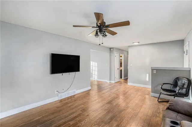 $347,900 | 200 Southeast Wingate Street, Lee's Summit, MO 64063