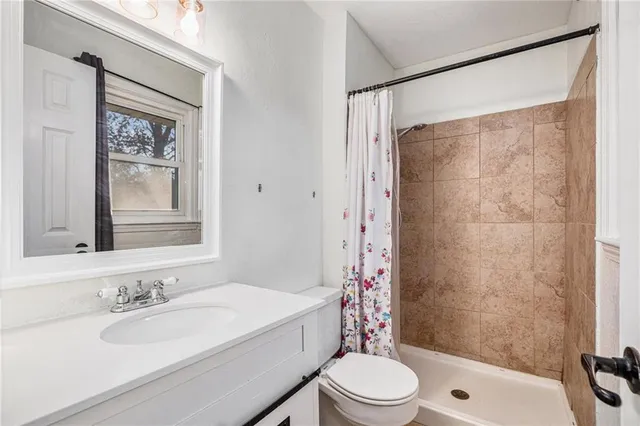 $347,900 | 200 Southeast Wingate Street, Lee's Summit, MO 64063