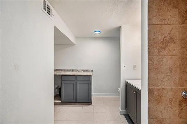 $347,900 | 200 Southeast Wingate Street, Lee's Summit, MO 64063