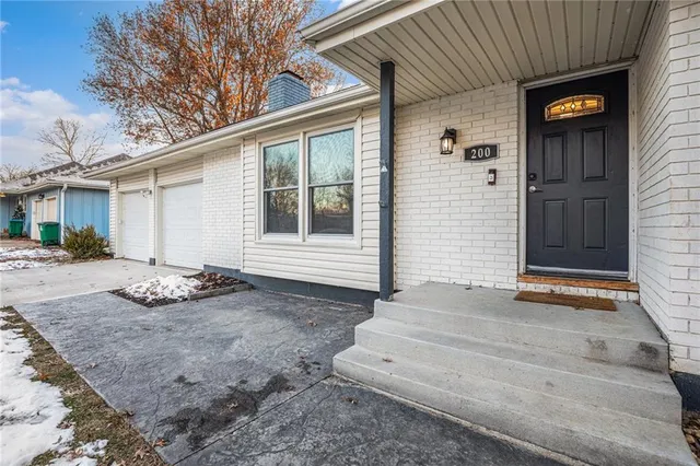 $347,900 | 200 Southeast Wingate Street, Lee's Summit, MO 64063