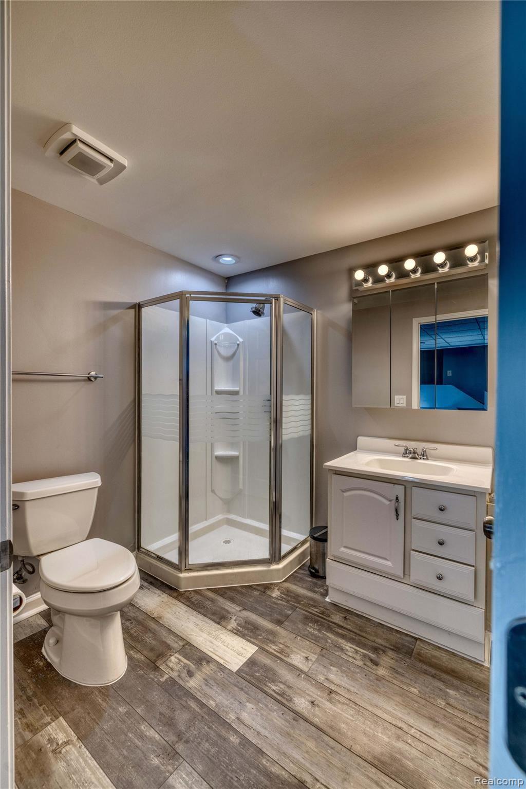 2356 Hiller Road West Bloomfield, MI 48324 - Photo 24 of 30 BasementBathroom.jpg