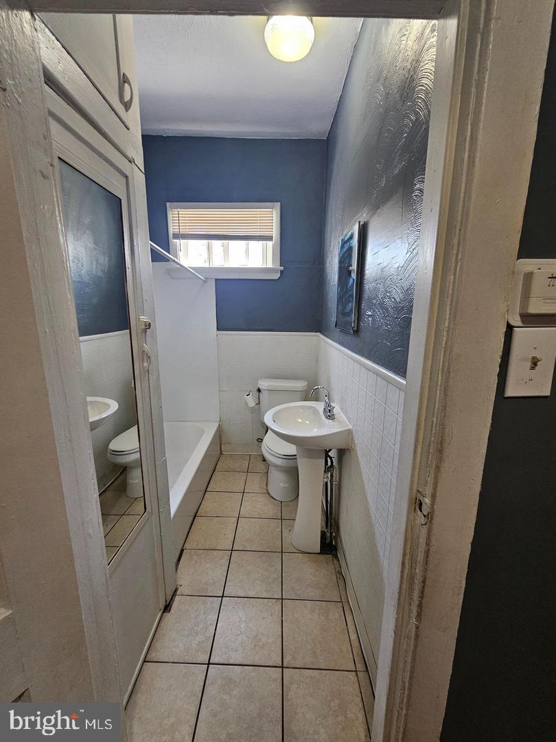 6754 Martins Mill Road Philadelphia, PA 19111 - Photo 5 of 10