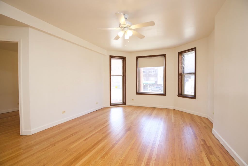 6713 North Sheridan Road, Unit 1N Chicago, IL 60626 - Photo 6 of 20 an empty room with wooden floor and windows
