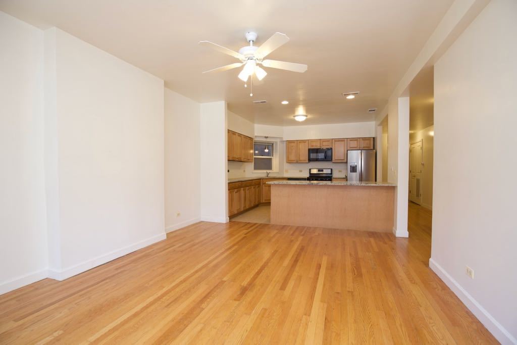 6713 North Sheridan Road, Unit 1N Chicago, IL 60626 - Photo 7 of 20 a view of kitchen with wooden floor