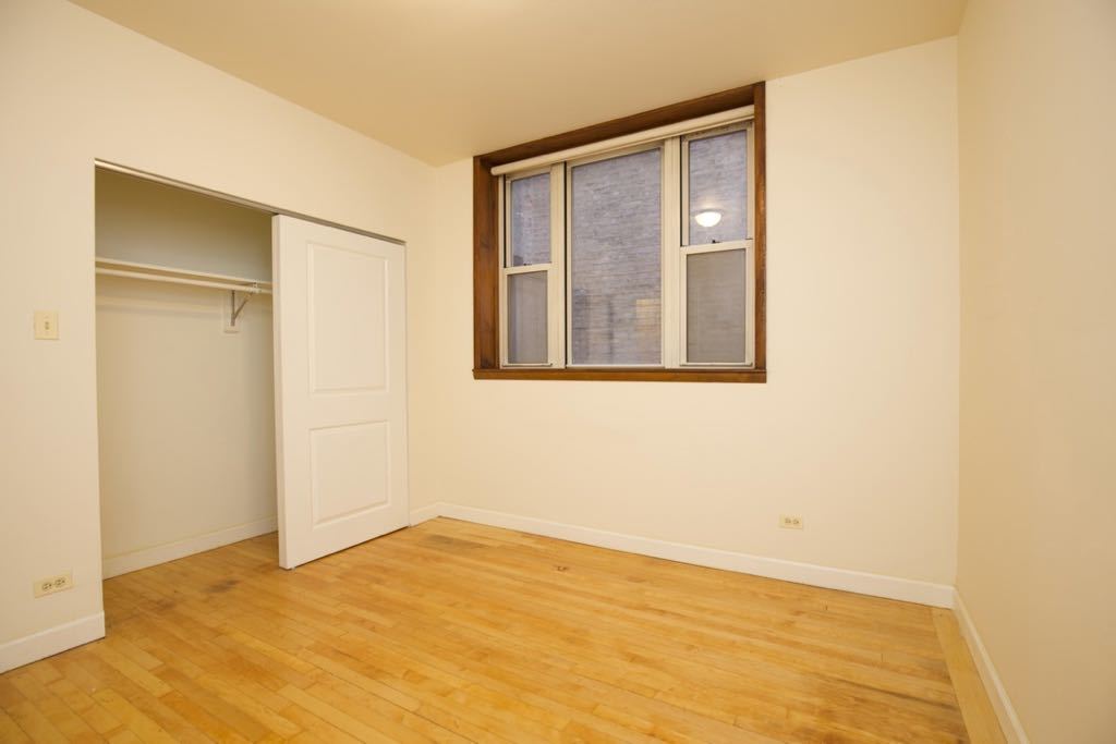 6713 North Sheridan Road, Unit 1N Chicago, IL 60626 - Photo 10 of 20 a view of an empty room with wooden floor and a window