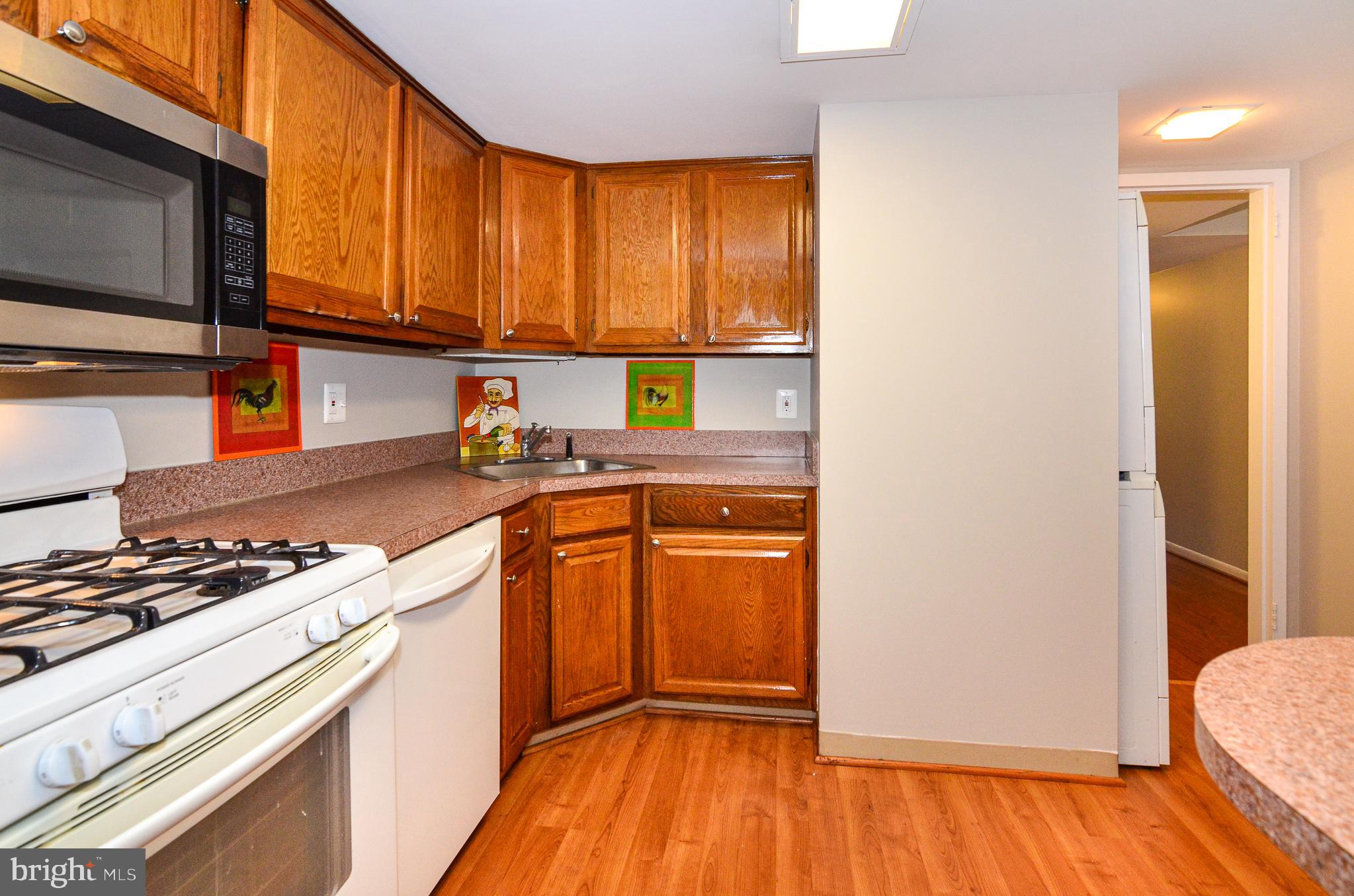 1427 Northgate Square, Unit 11B Reston, VA 20190 - Photo 11 of 41 Kitchen