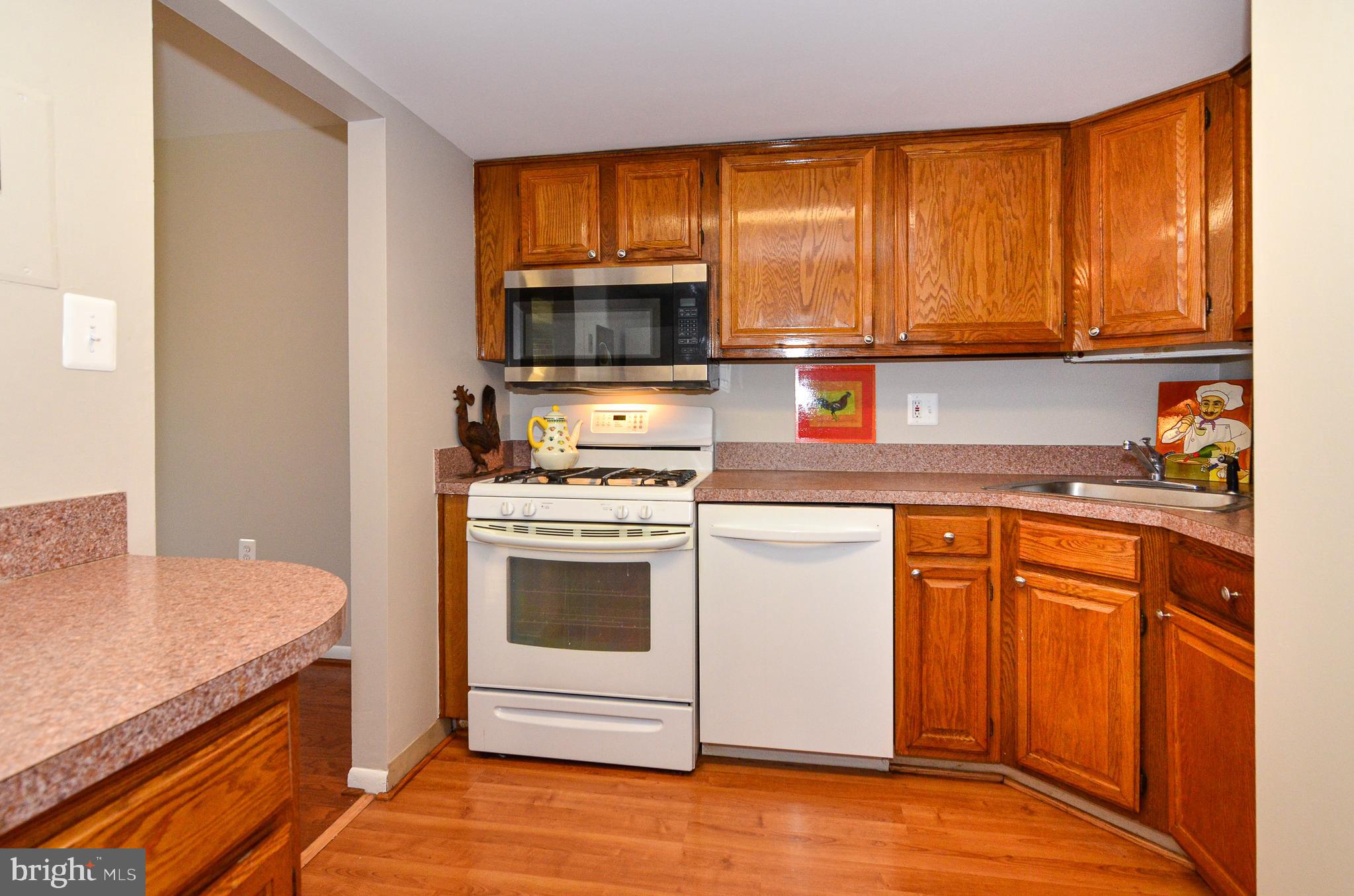 1427 Northgate Square, Unit 11B Reston, VA 20190 - Photo 3 of 41 Kitchen