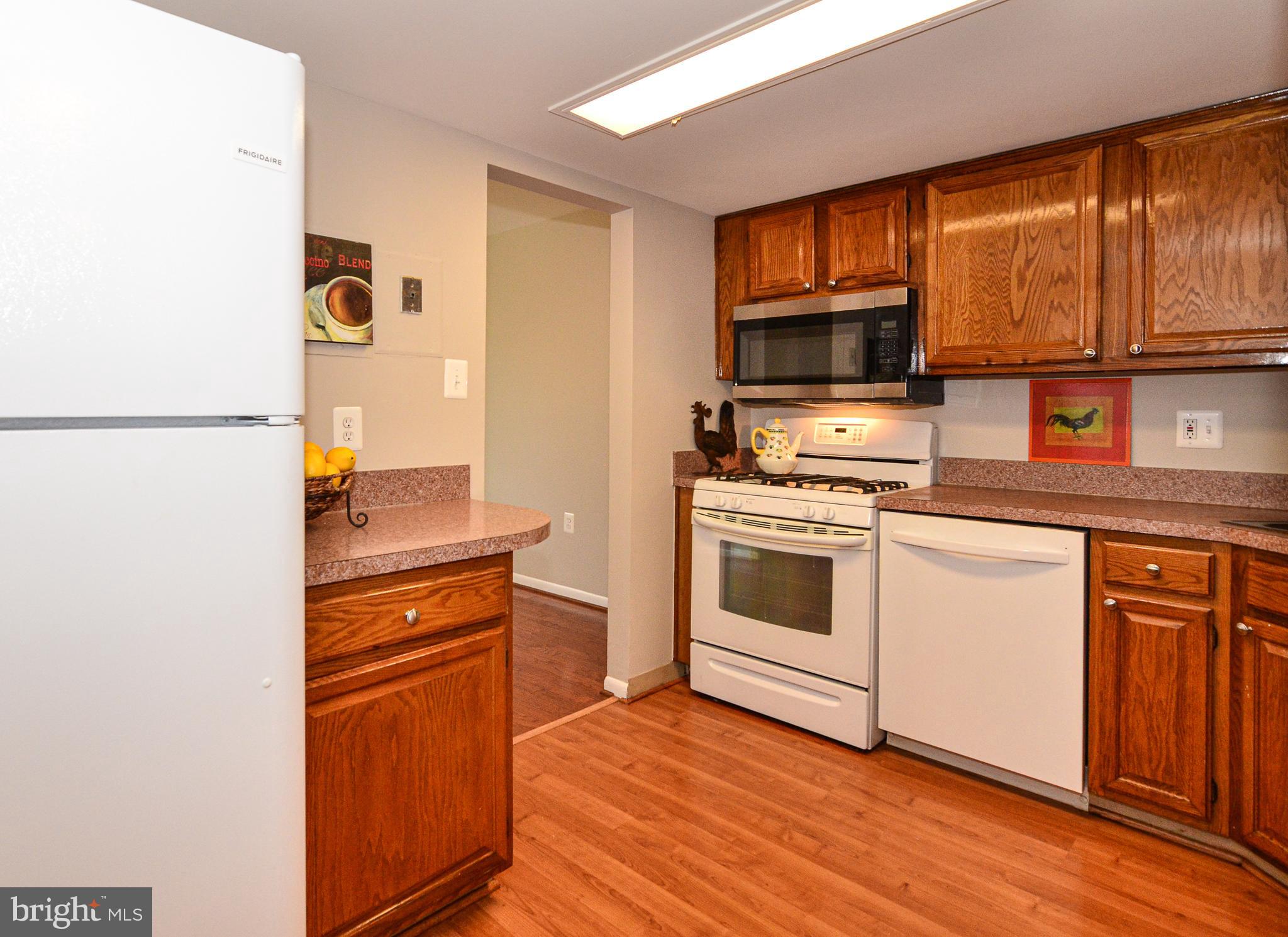 1427 Northgate Square, Unit 11B Reston, VA 20190 - Photo 10 of 41 Kitchen