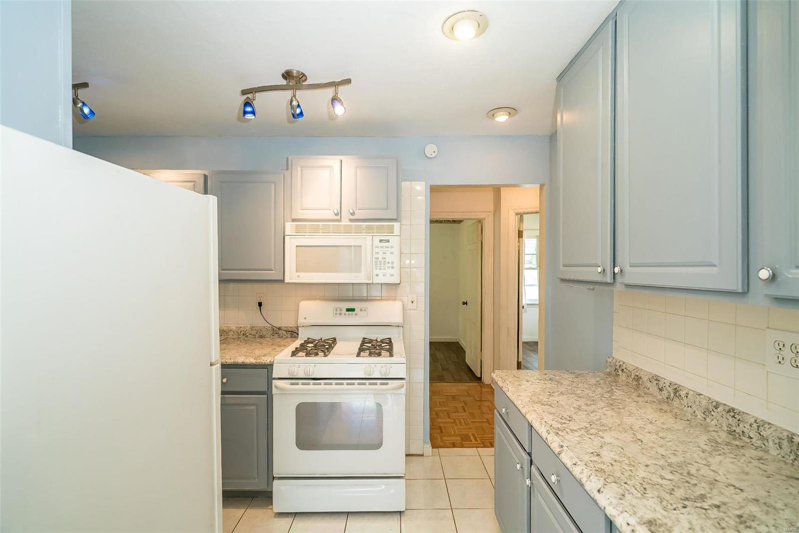 7852 Morgan Ford Road St. Louis, MO 63123 - Photo 9 of 32 Gallery Image 9