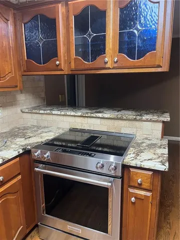 $295,900 | 1003 Northwest Maple Street, Lee's Summit, MO 64063