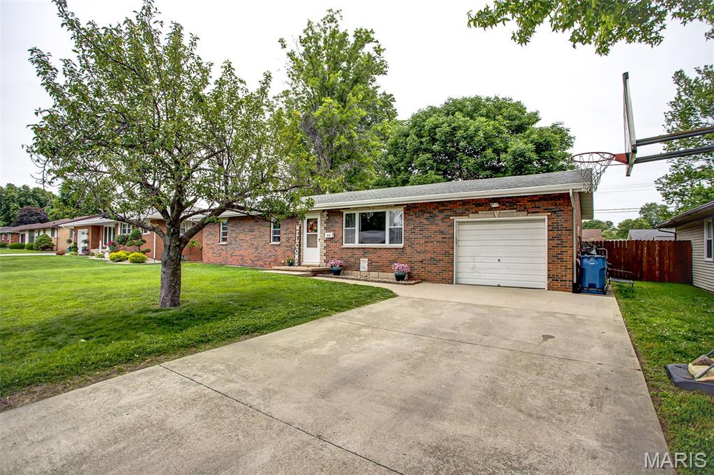 416 Sanders Street Bethalto, IL 62010 - Photo 2 of 49