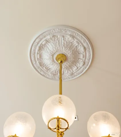 a close view of sink