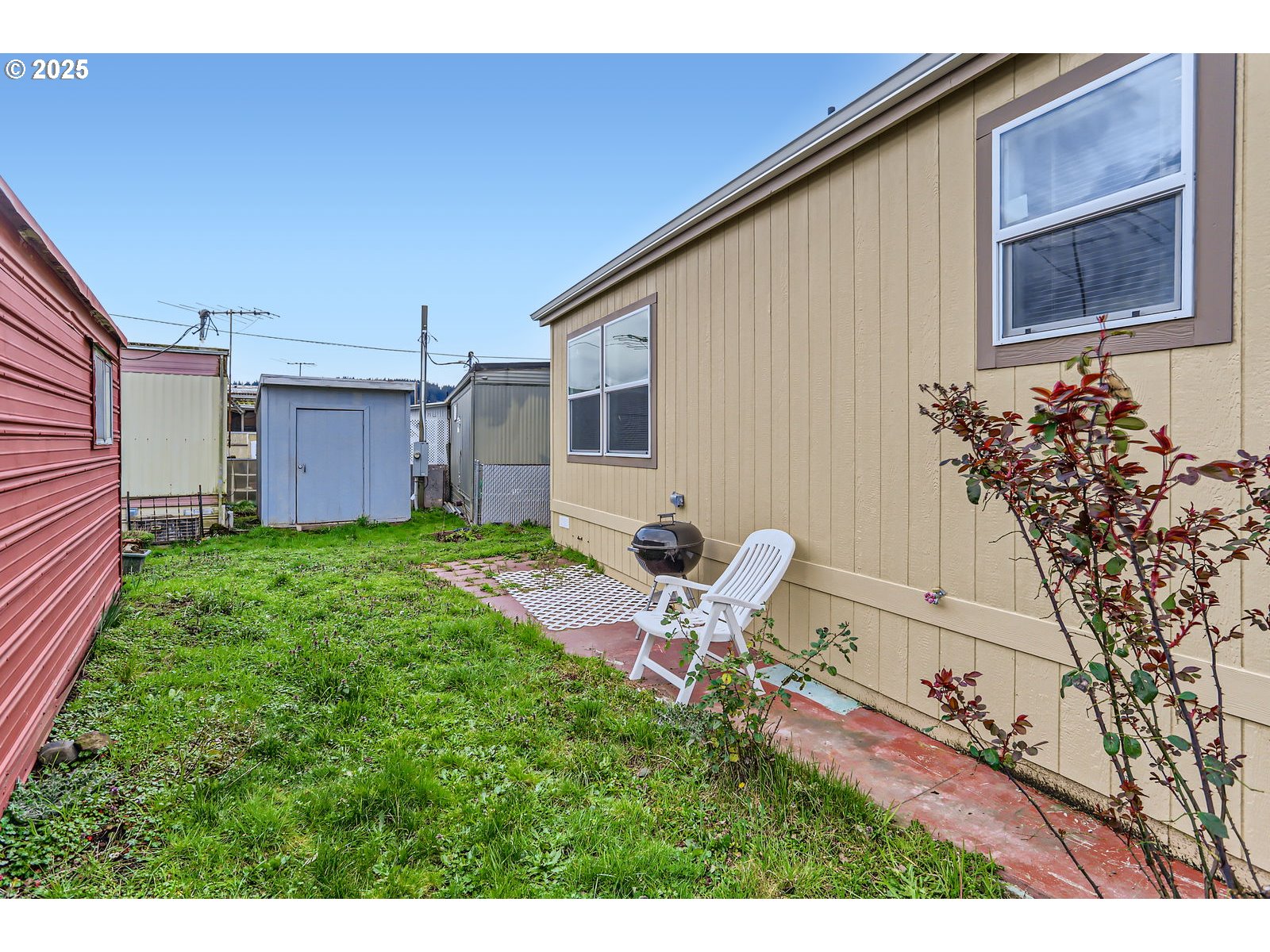 19605 River Road, Unit 3 Gladstone, OR 97027 - Photo 12 of 13 a backyard of a house with table and chairs