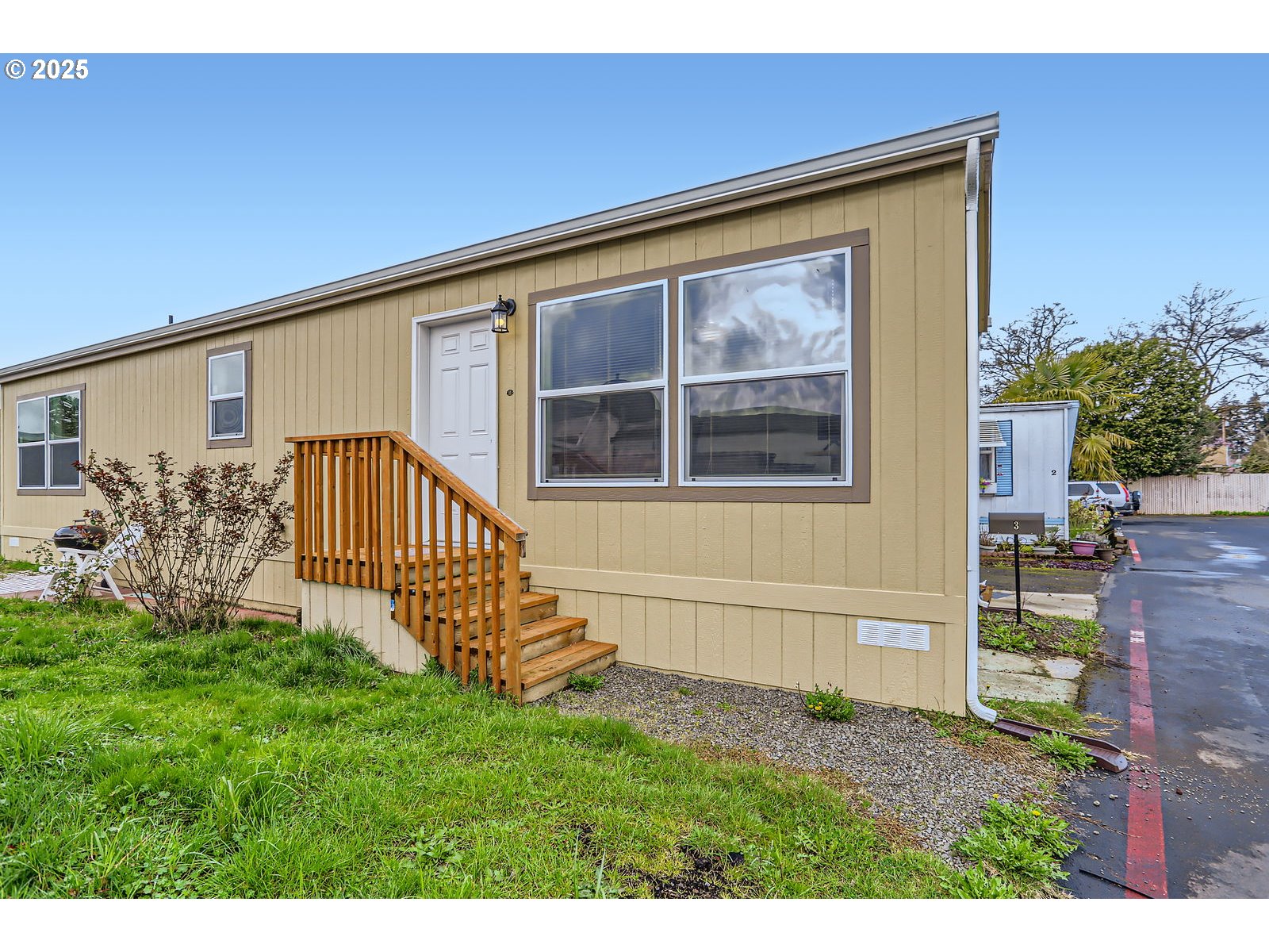 19605 River Road, Unit 3 Gladstone, OR 97027 - Photo 3 of 13 a view of backyard with deck