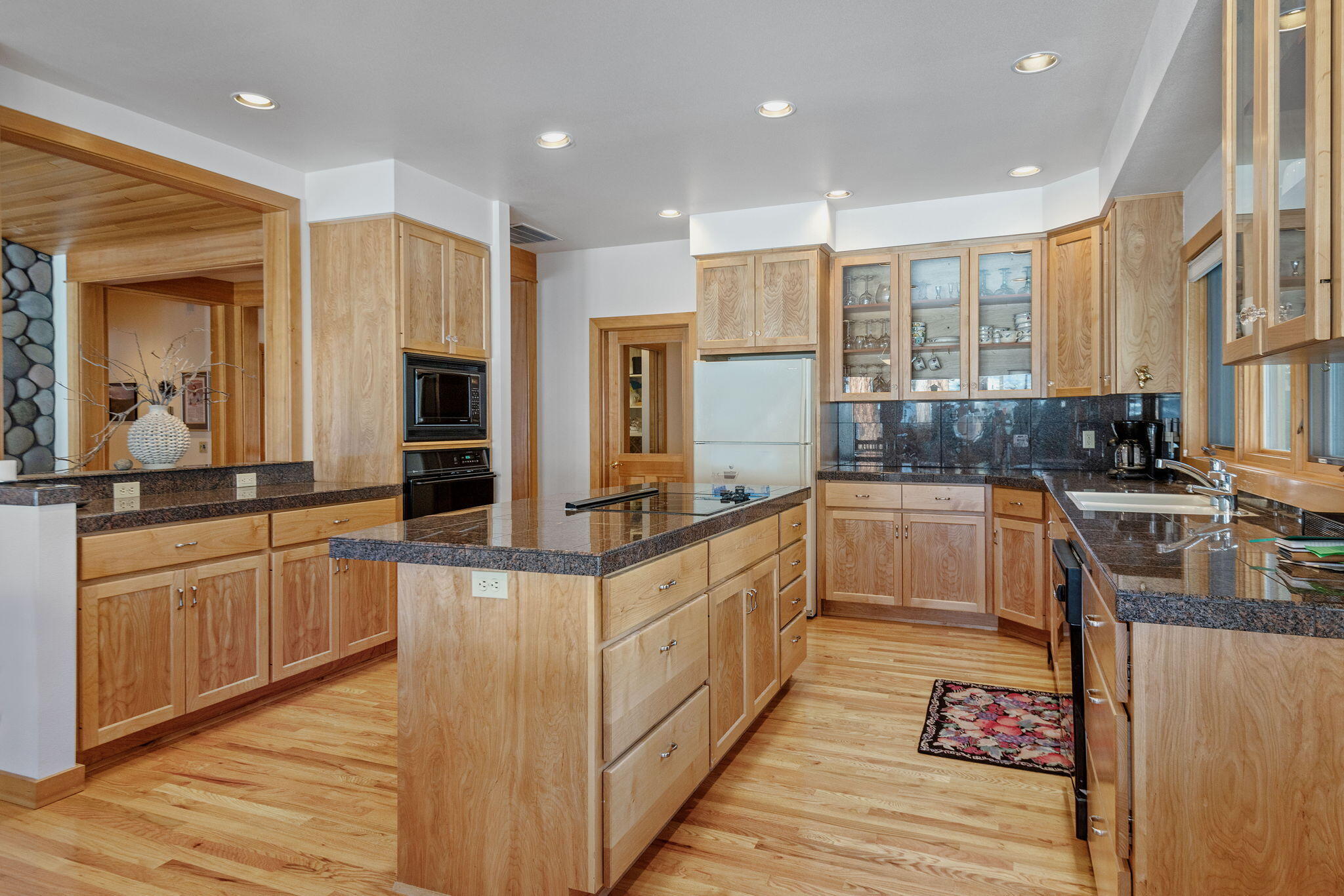 13614 Red Maid Black Butte Ranch, OR 97759 - Photo 9 of 21 8-web-or-mls-DSC_0326
