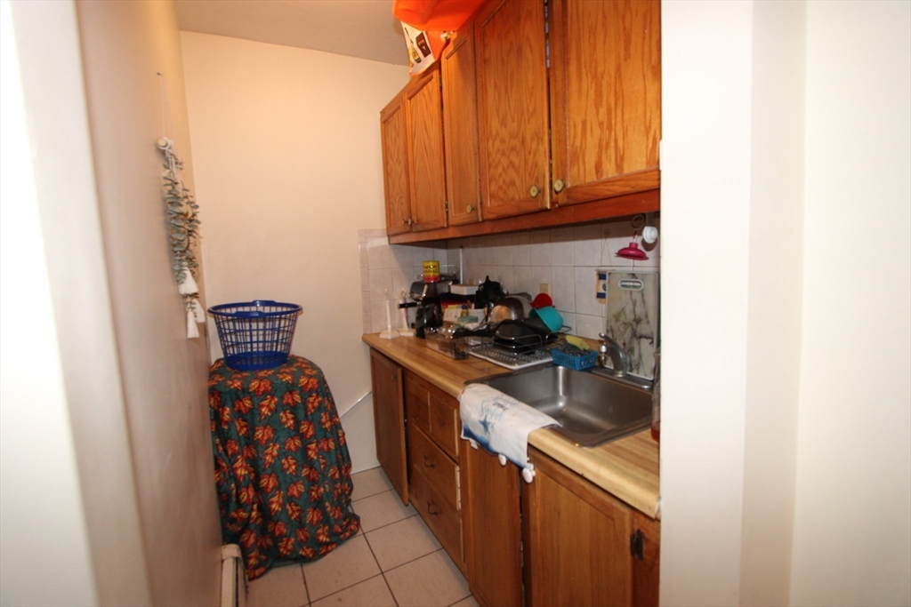 21 Ames Street Worcester, MA 01610 - Photo 11 of 41