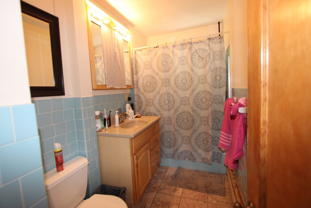 21 Ames Street Worcester, MA 01610 - Photo 14 of 41