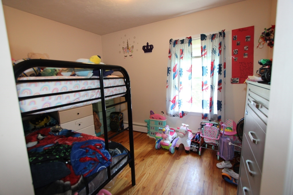 21 Ames Street Worcester, MA 01610 - Photo 10 of 41