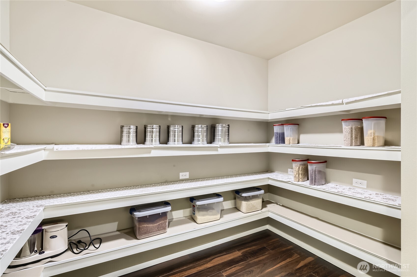 3702 170th Place Southeast Bothell, WA 98012 - Photo 18 of 40 a living room with washer and a window