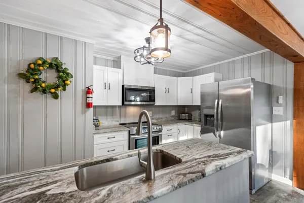 $749,000 | 150 Ledford Lane, Decatur, TN 37322