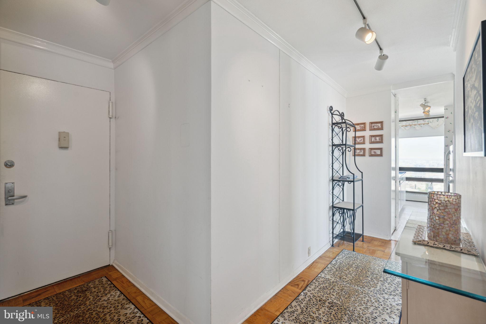 200 Locust Street, Unit 29DN Philadelphia, PA 19106 - Photo 3 of 28