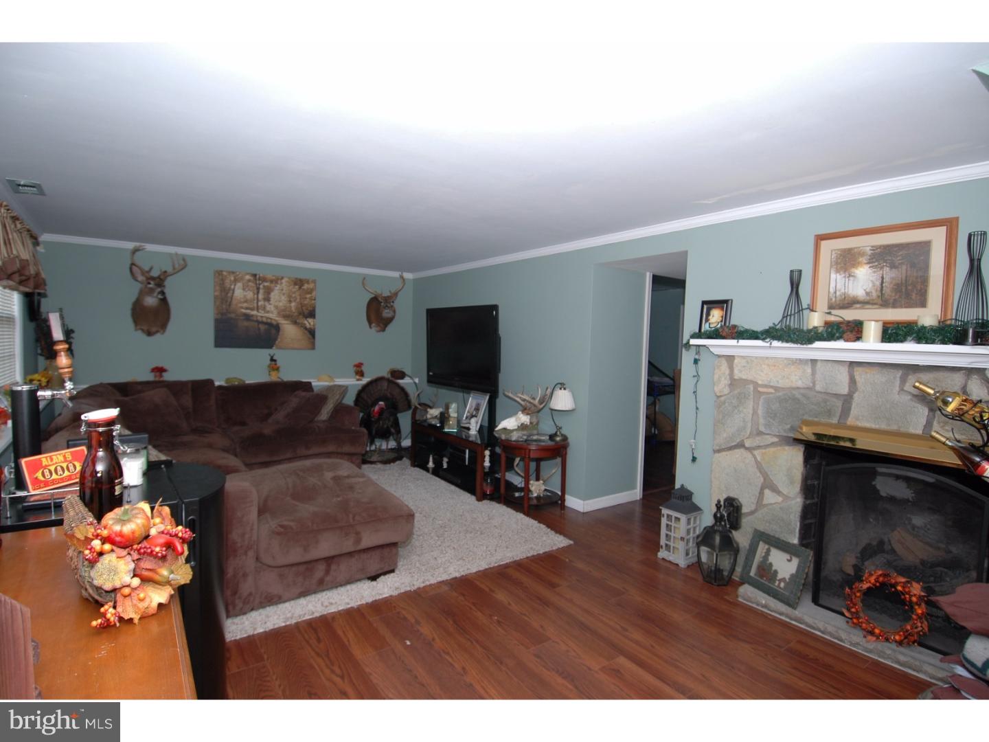 1505 Columbus Road Burlington, NJ 08016 - Photo 2 of 25 Family Room