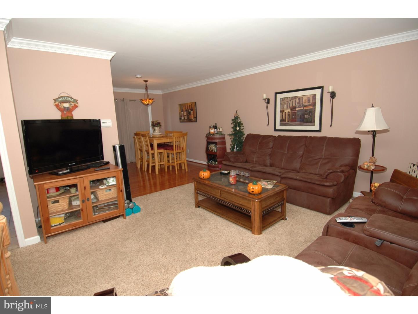 1505 Columbus Road Burlington, NJ 08016 - Photo 11 of 25 Living Room