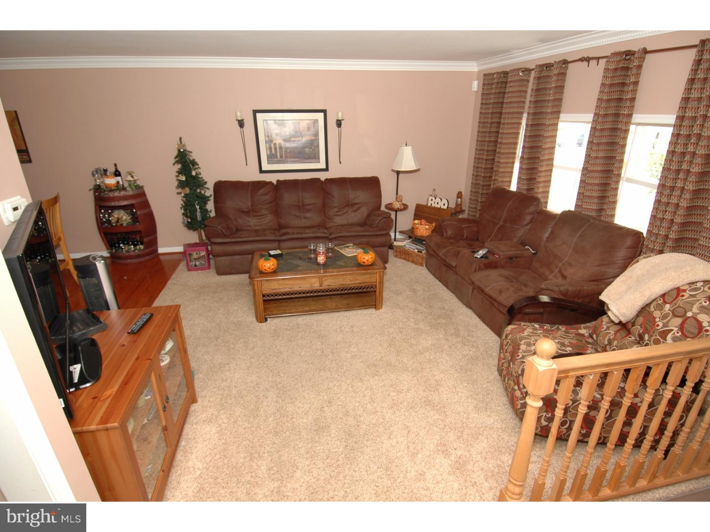 1505 Columbus Road Burlington, NJ 08016 - Photo 10 of 25 Living Room