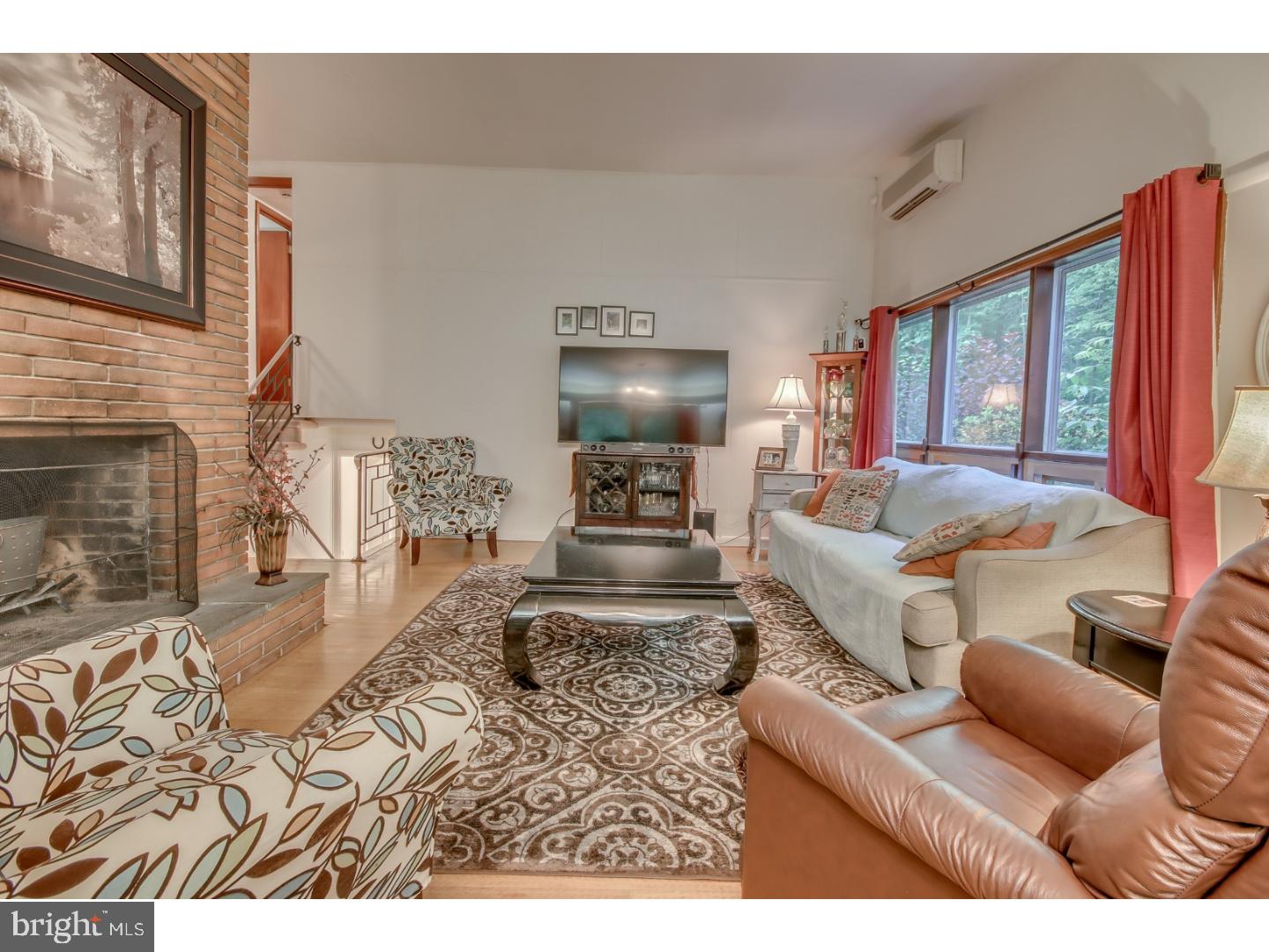 3205 Pennypack Road Hatboro, PA 19040 - Photo 3 of 22 Living Room