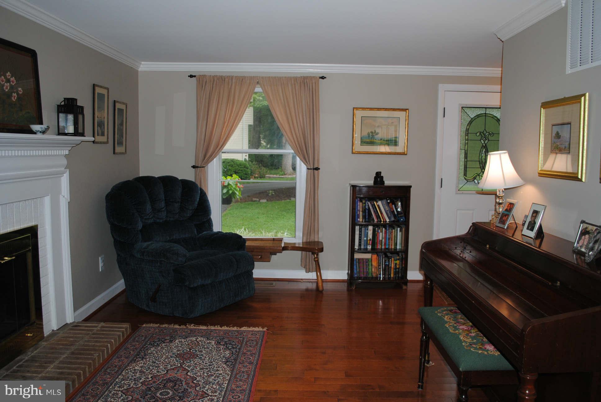 11940 Appling Valley Road Fairfax, VA 22030 - Photo 8 of 30 Family Room