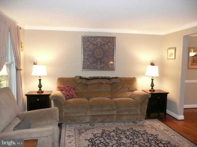 11940 Appling Valley Road Fairfax, VA 22030 - Photo 9 of 30 Living Room