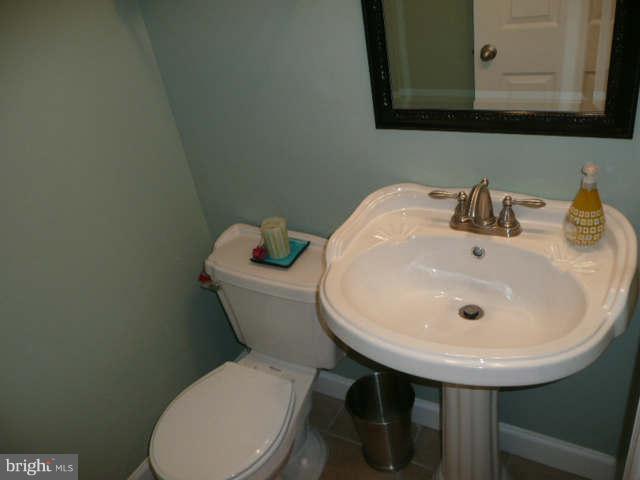 11940 Appling Valley Road Fairfax, VA 22030 - Photo 10 of 30 Powder Room