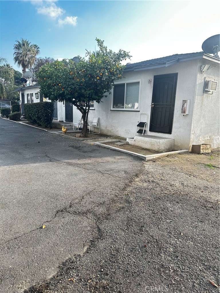 413 Glen Street Riverside, CA 92507 - Photo 5 of 9 a view of a house with a backyard