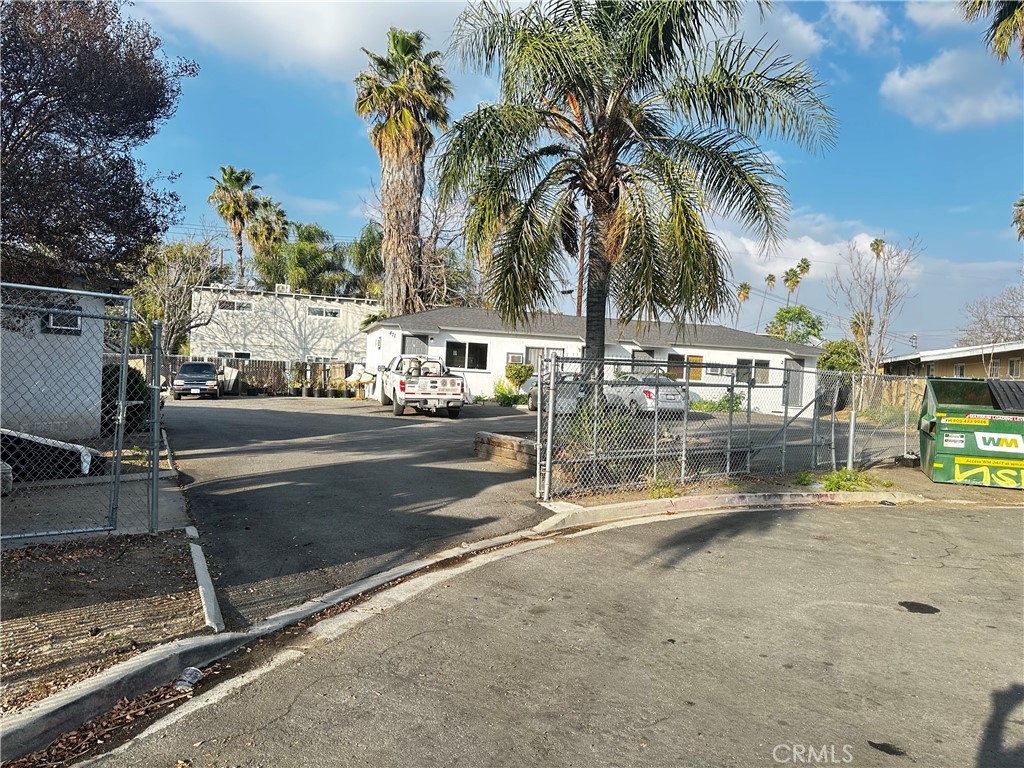 413 Glen Street Riverside, CA 92507 - Photo 7 of 9 a view of outdoor space with swimming pool