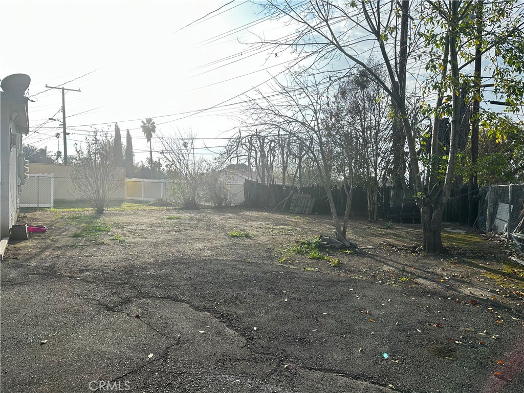 413 Glen Street Riverside, CA 92507 - Photo 9 of 9 a view of a backyard of the house