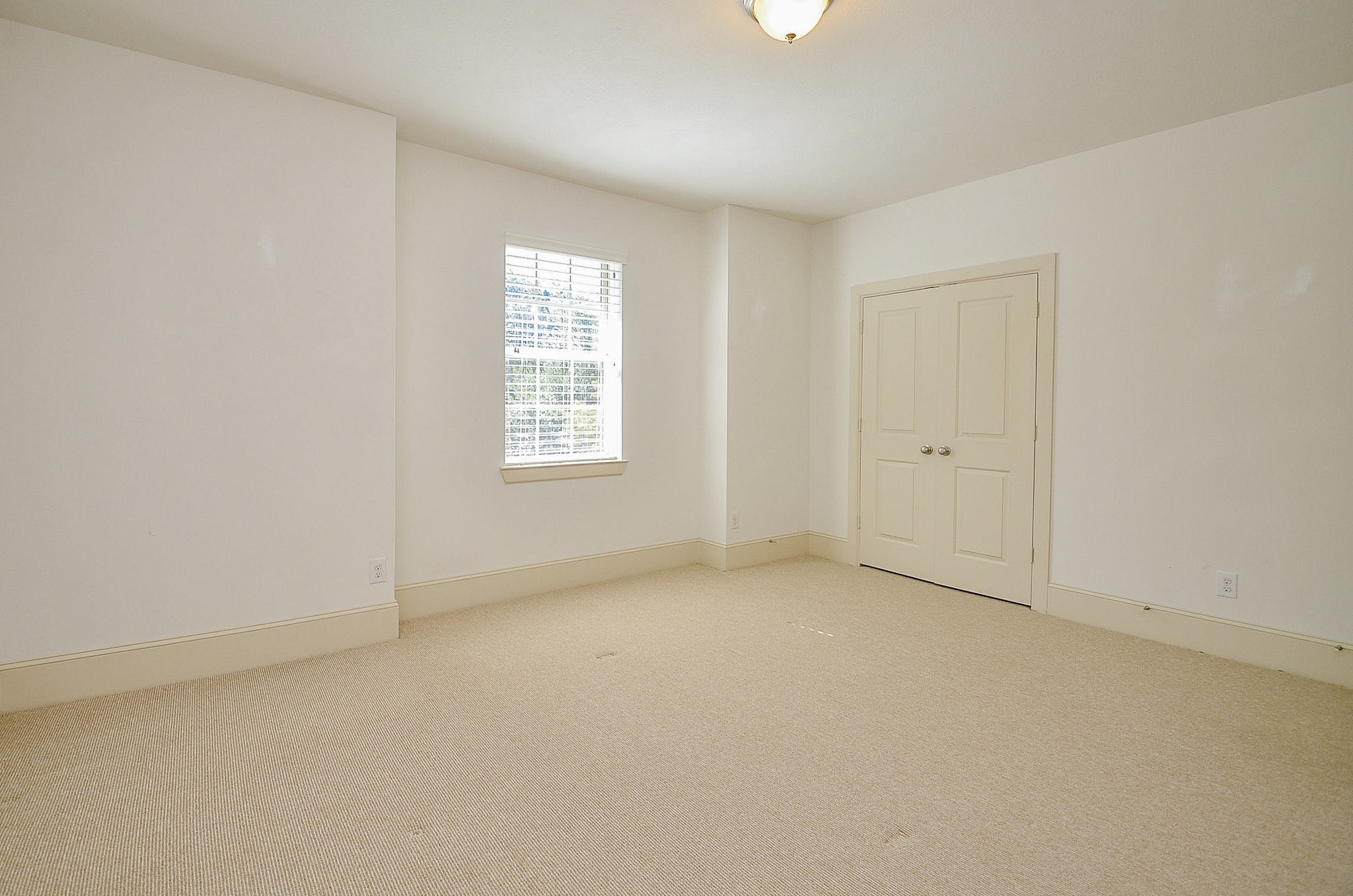 3302 Rochdale Street Houston, TX 77025 - Photo 34 of 49 an empty room with windows