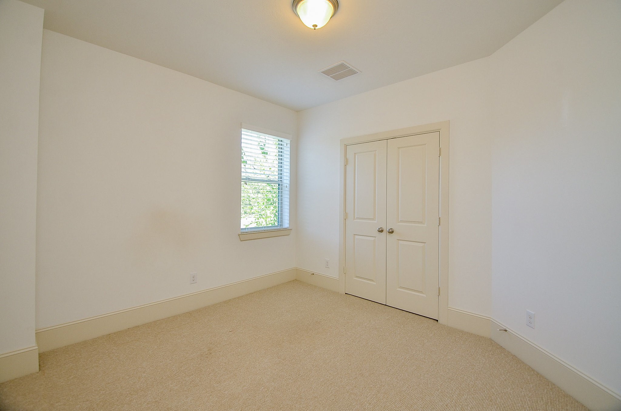 3302 Rochdale Street Houston, TX 77025 - Photo 37 of 49 an empty room with windows and closet